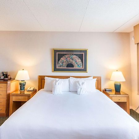 Ramada By Wyndham Thunder Bay Airlane Hotel Екстер'єр фото