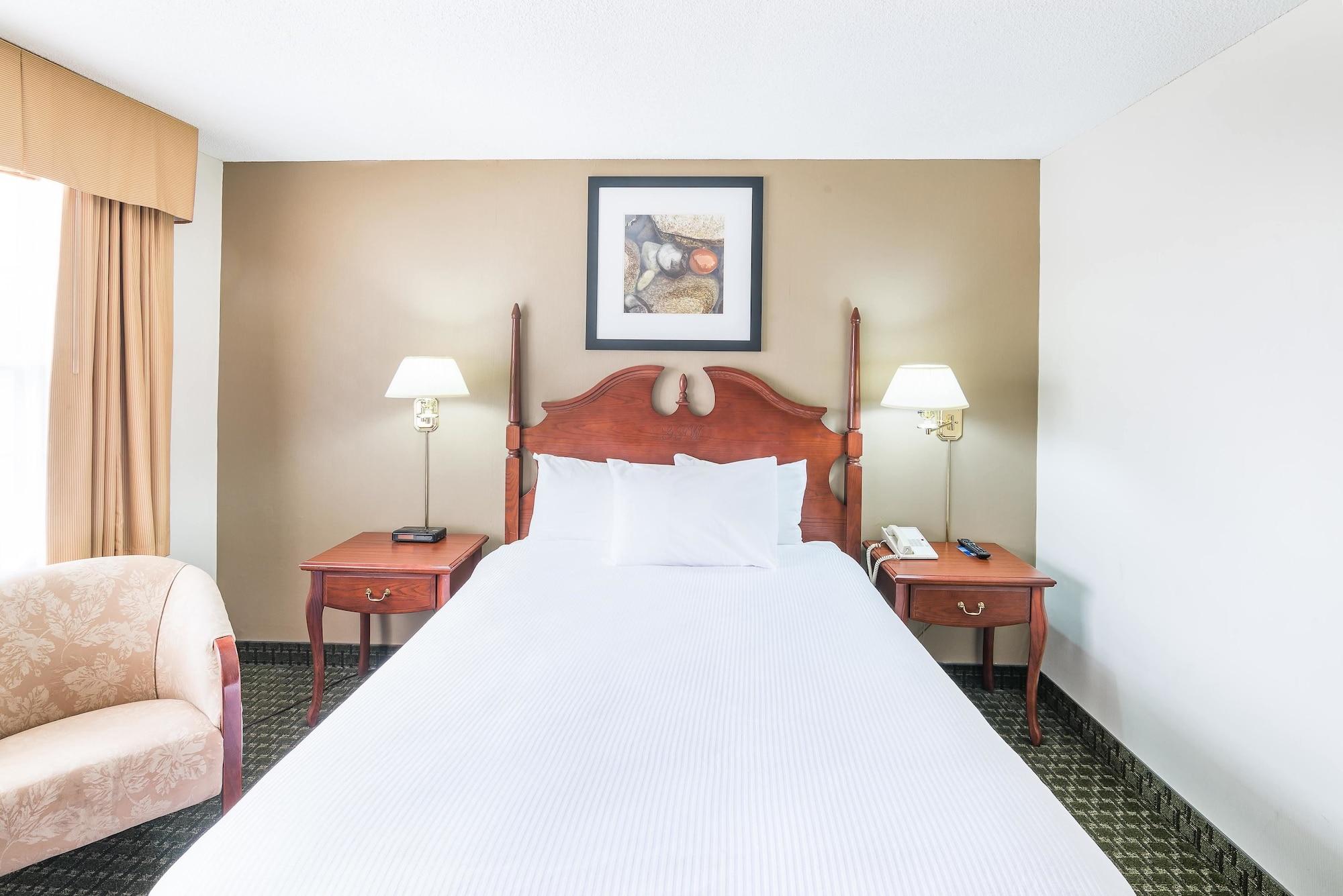 Ramada By Wyndham Thunder Bay Airlane Hotel Екстер'єр фото
