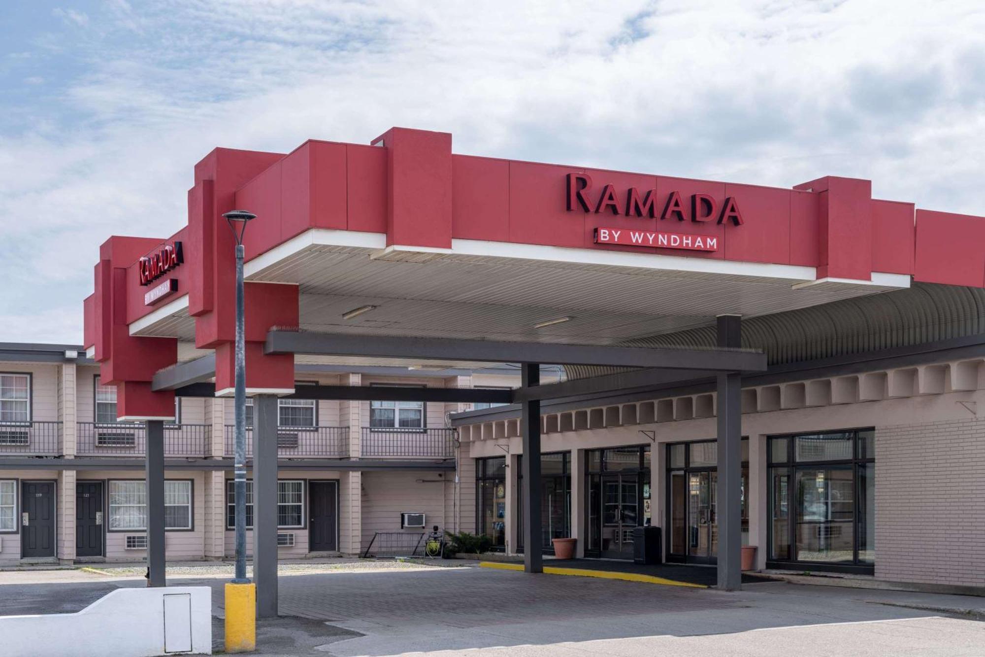 Ramada By Wyndham Thunder Bay Airlane Hotel Екстер'єр фото