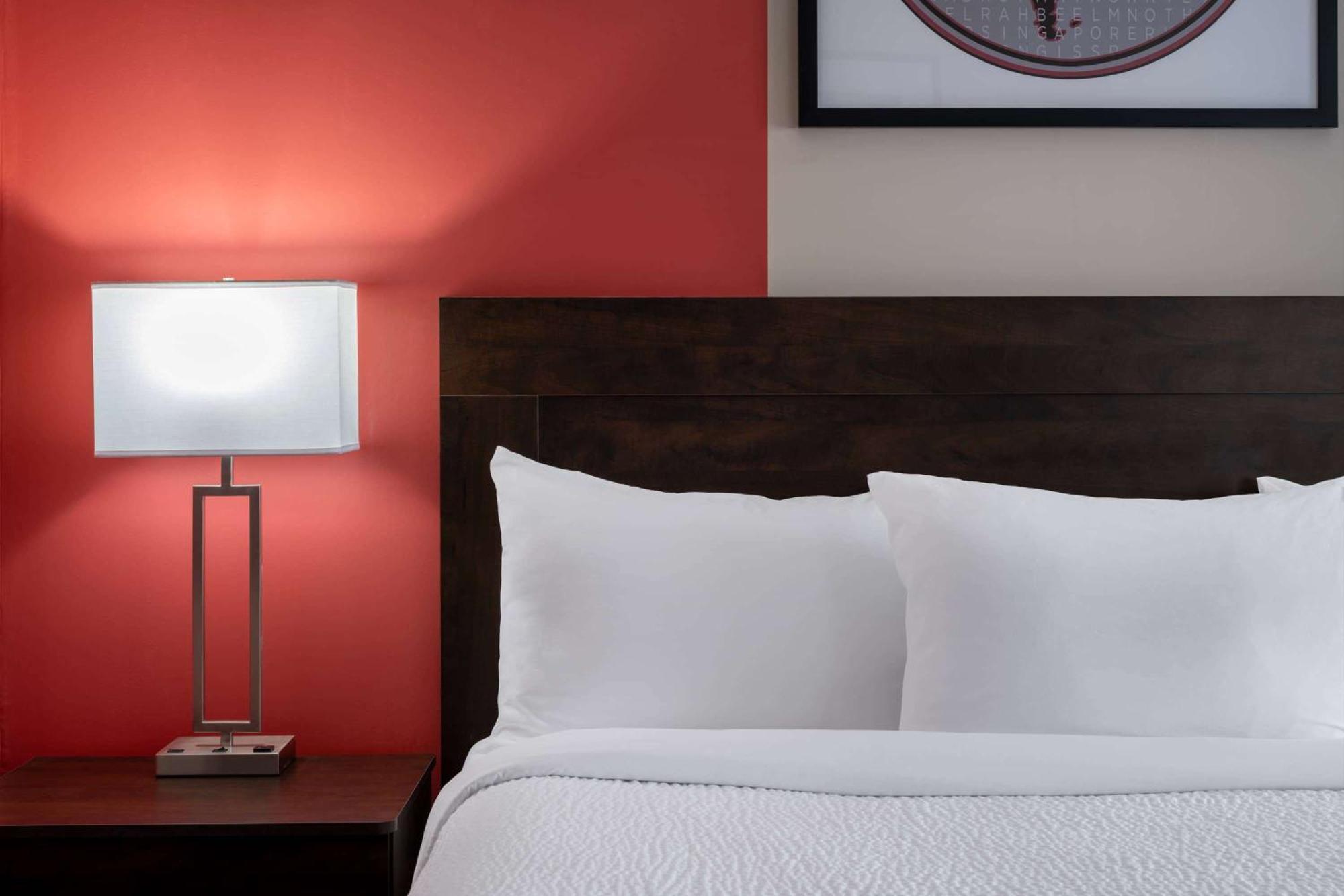 Ramada By Wyndham Thunder Bay Airlane Hotel Екстер'єр фото