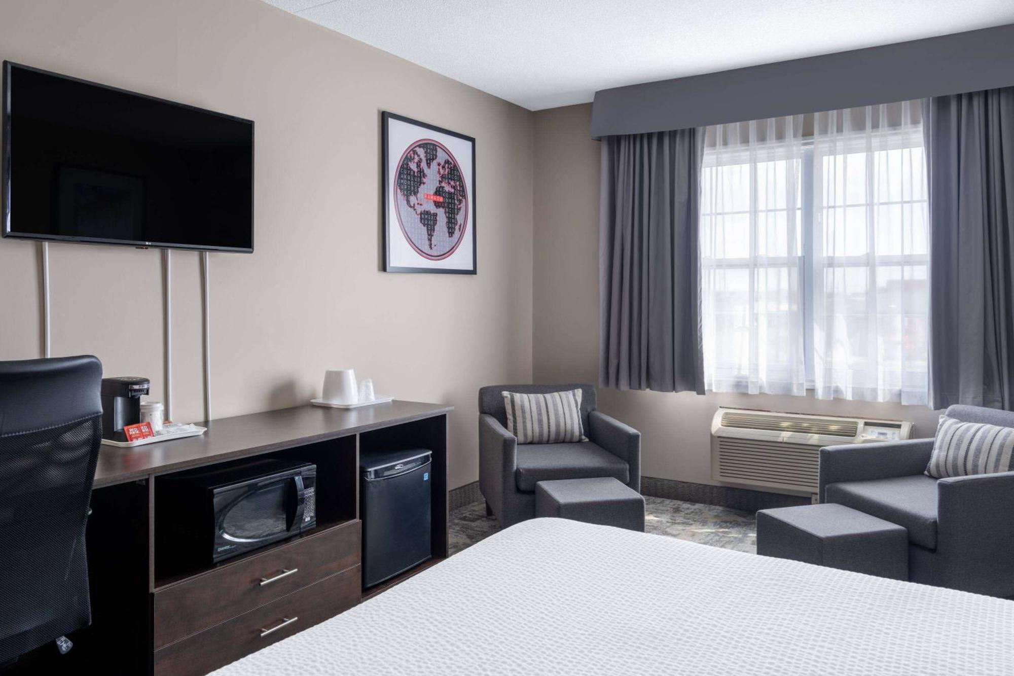 Ramada By Wyndham Thunder Bay Airlane Hotel Екстер'єр фото