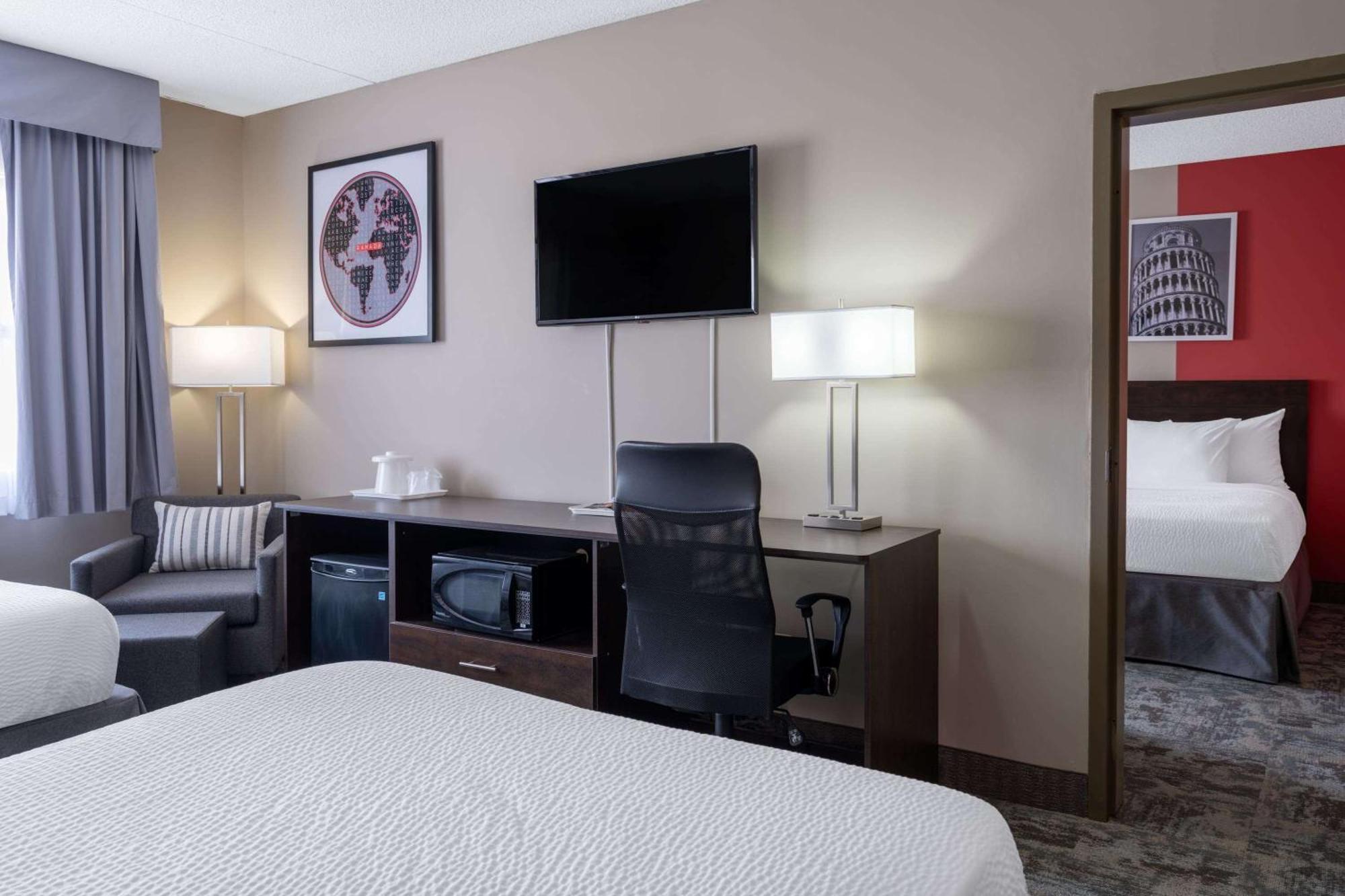 Ramada By Wyndham Thunder Bay Airlane Hotel Екстер'єр фото
