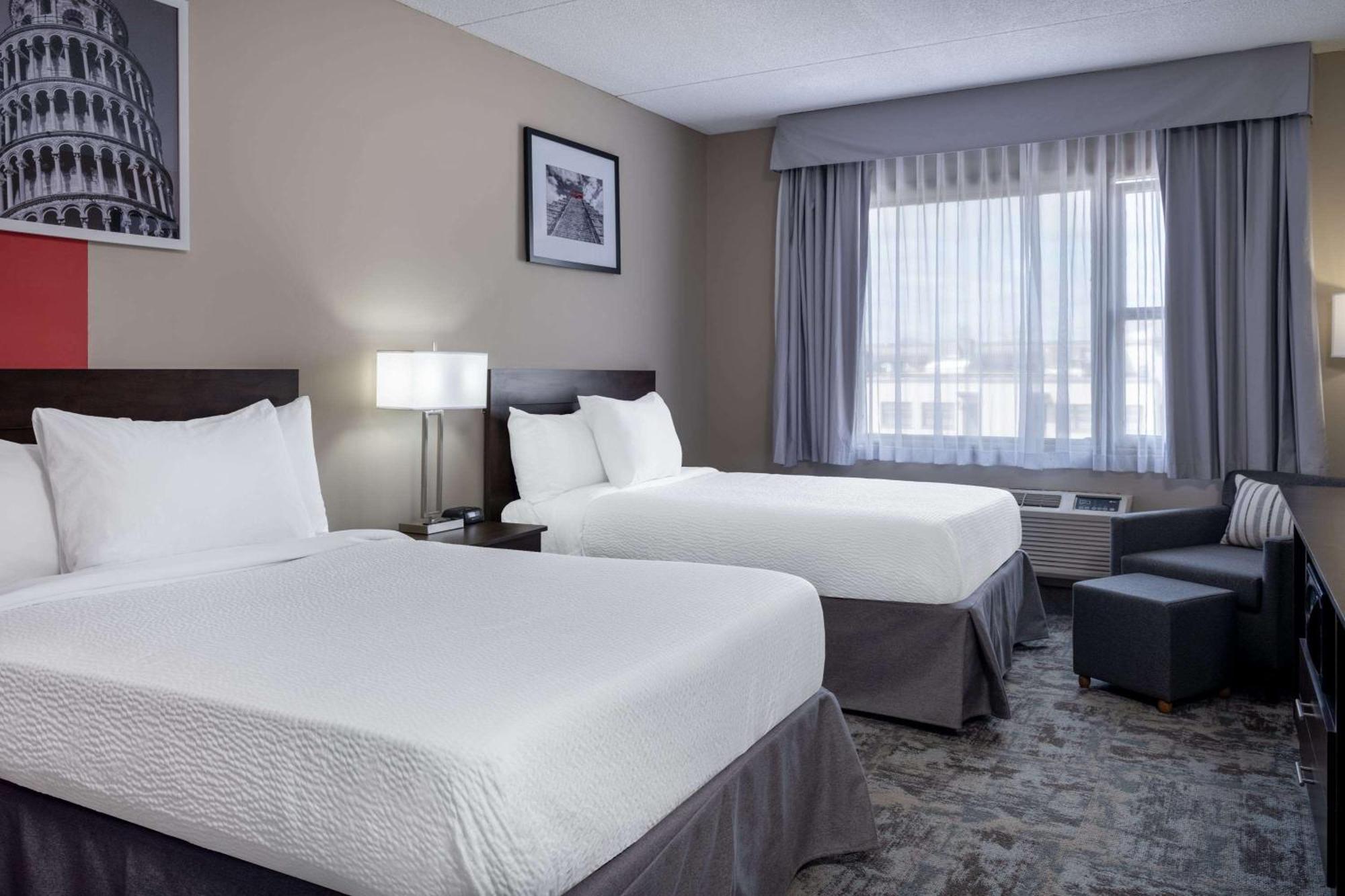 Ramada By Wyndham Thunder Bay Airlane Hotel Екстер'єр фото