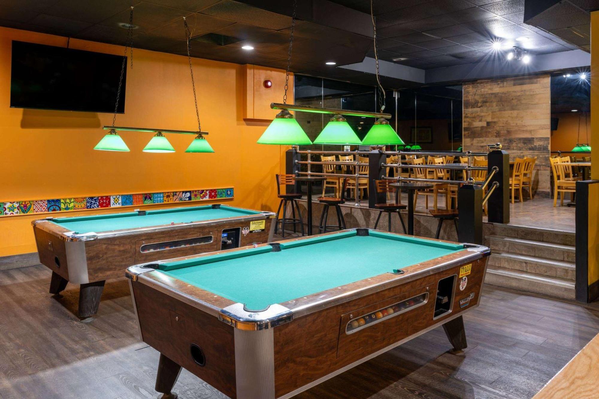 Ramada By Wyndham Thunder Bay Airlane Hotel Екстер'єр фото