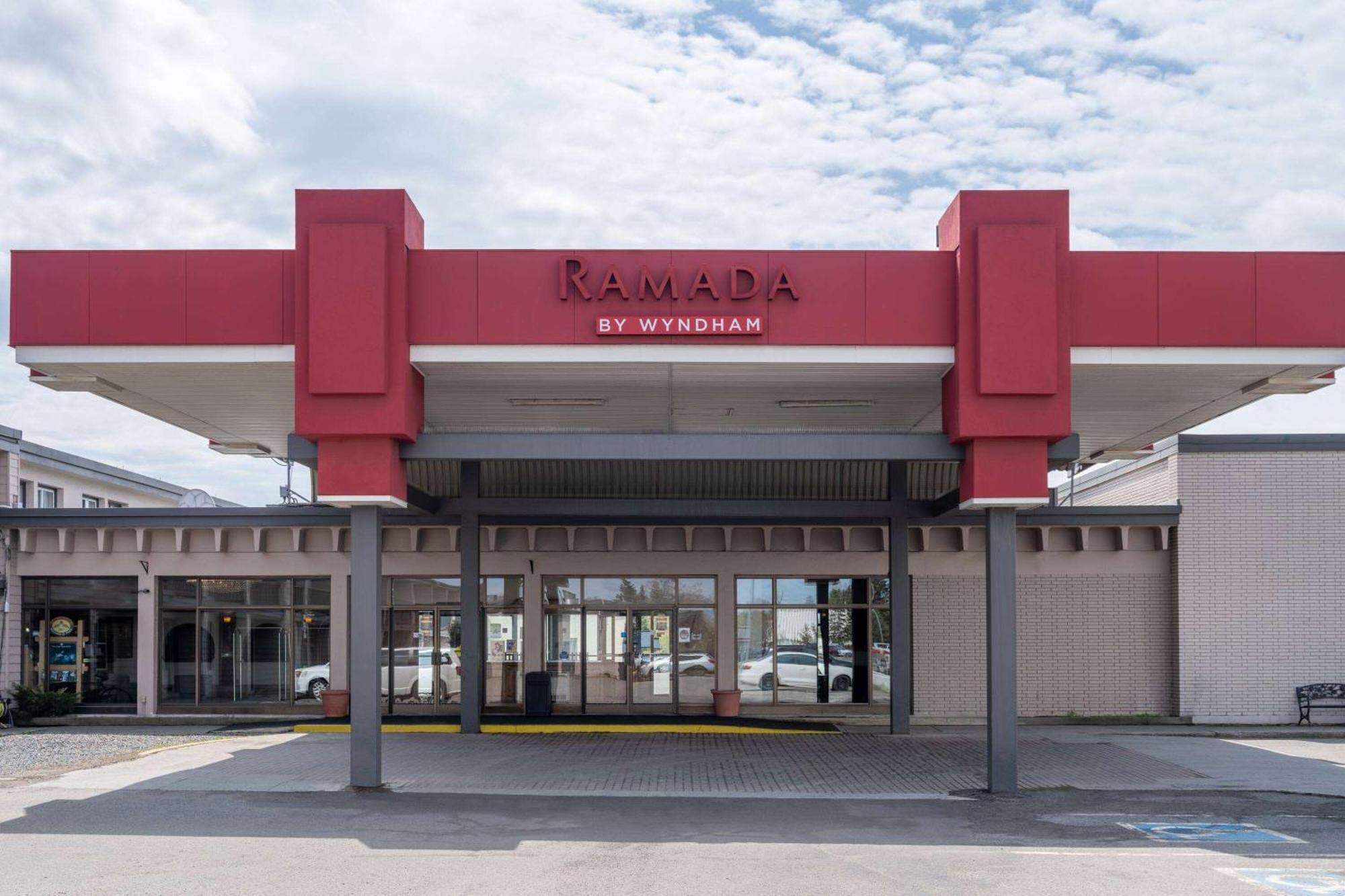 Ramada By Wyndham Thunder Bay Airlane Hotel Екстер'єр фото