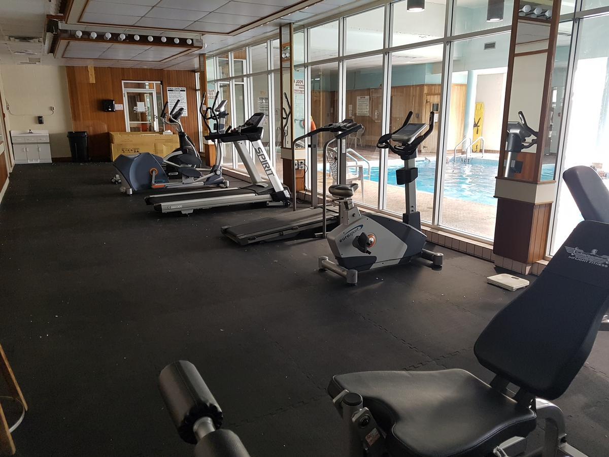 Ramada By Wyndham Thunder Bay Airlane Hotel Екстер'єр фото