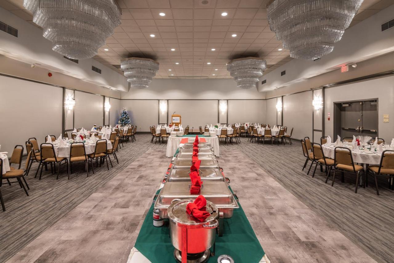 Ramada By Wyndham Thunder Bay Airlane Hotel Екстер'єр фото