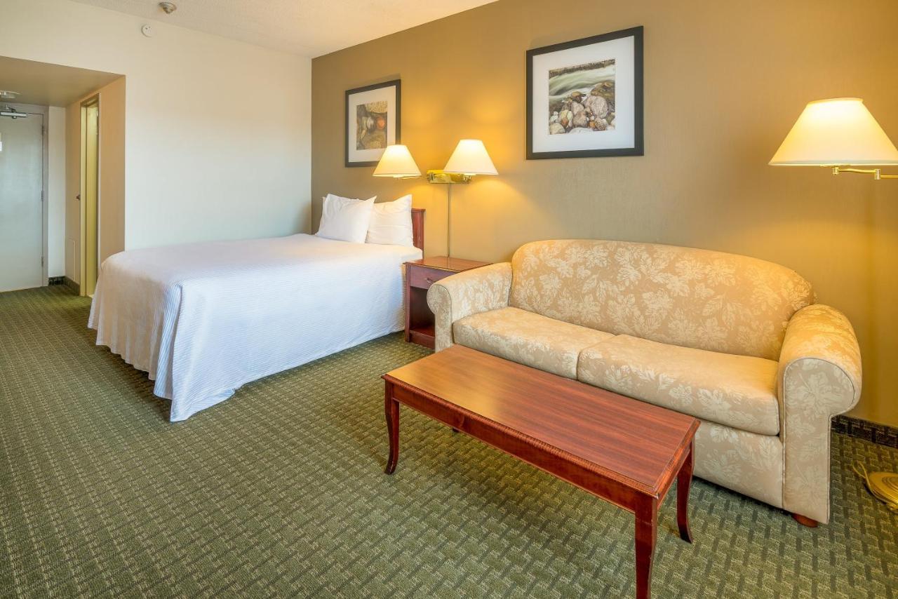Ramada By Wyndham Thunder Bay Airlane Hotel Екстер'єр фото