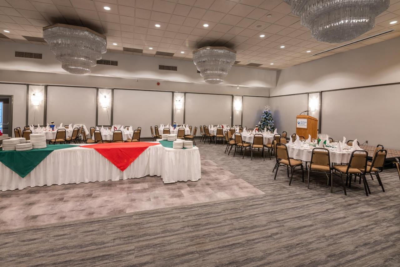 Ramada By Wyndham Thunder Bay Airlane Hotel Екстер'єр фото