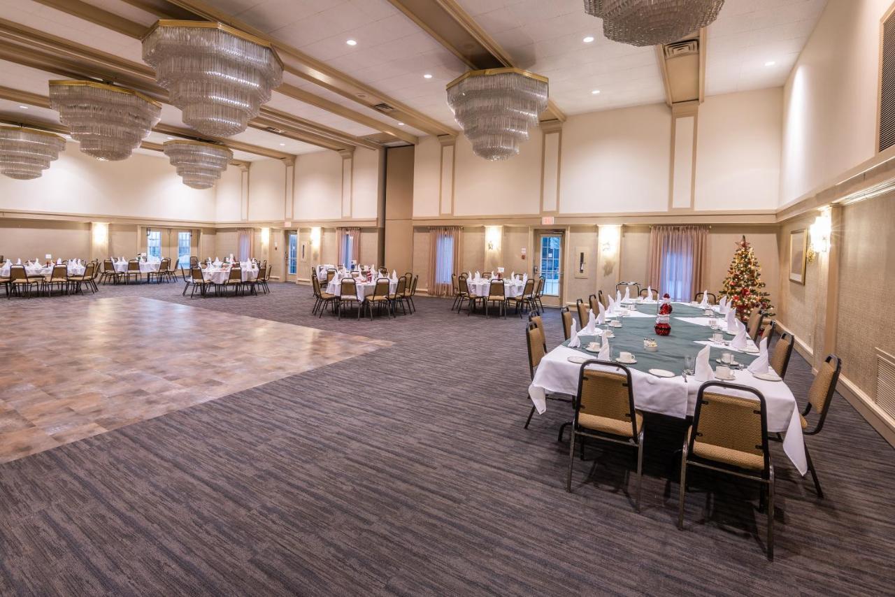 Ramada By Wyndham Thunder Bay Airlane Hotel Екстер'єр фото