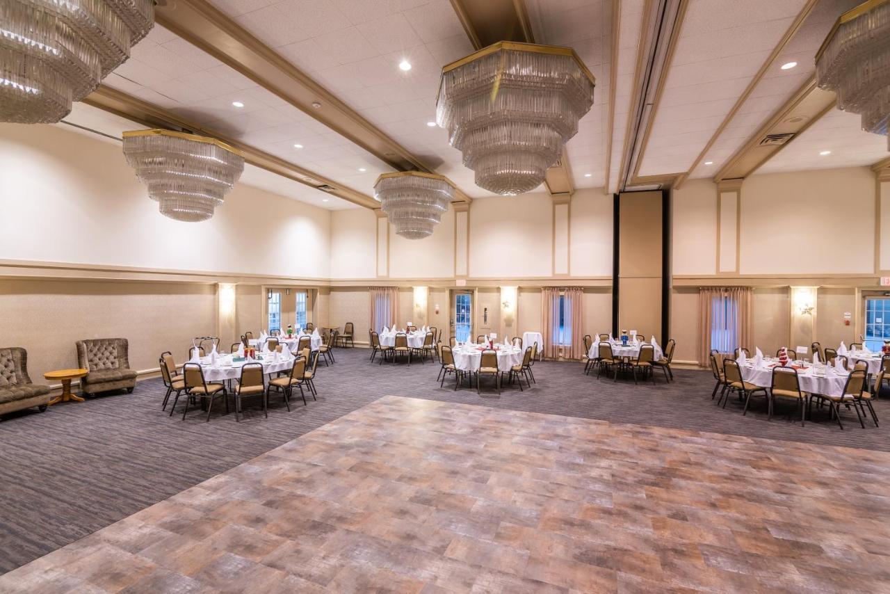 Ramada By Wyndham Thunder Bay Airlane Hotel Екстер'єр фото