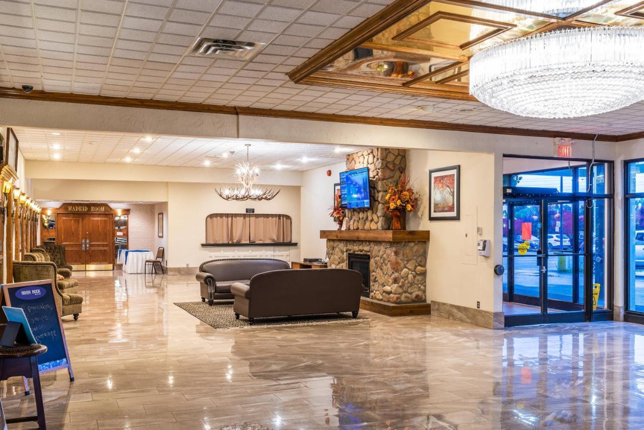 Ramada By Wyndham Thunder Bay Airlane Hotel Екстер'єр фото