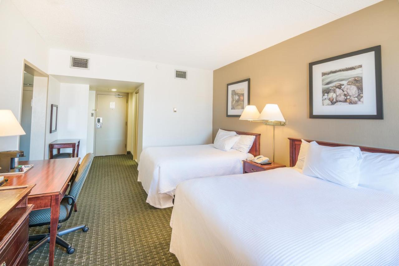 Ramada By Wyndham Thunder Bay Airlane Hotel Екстер'єр фото