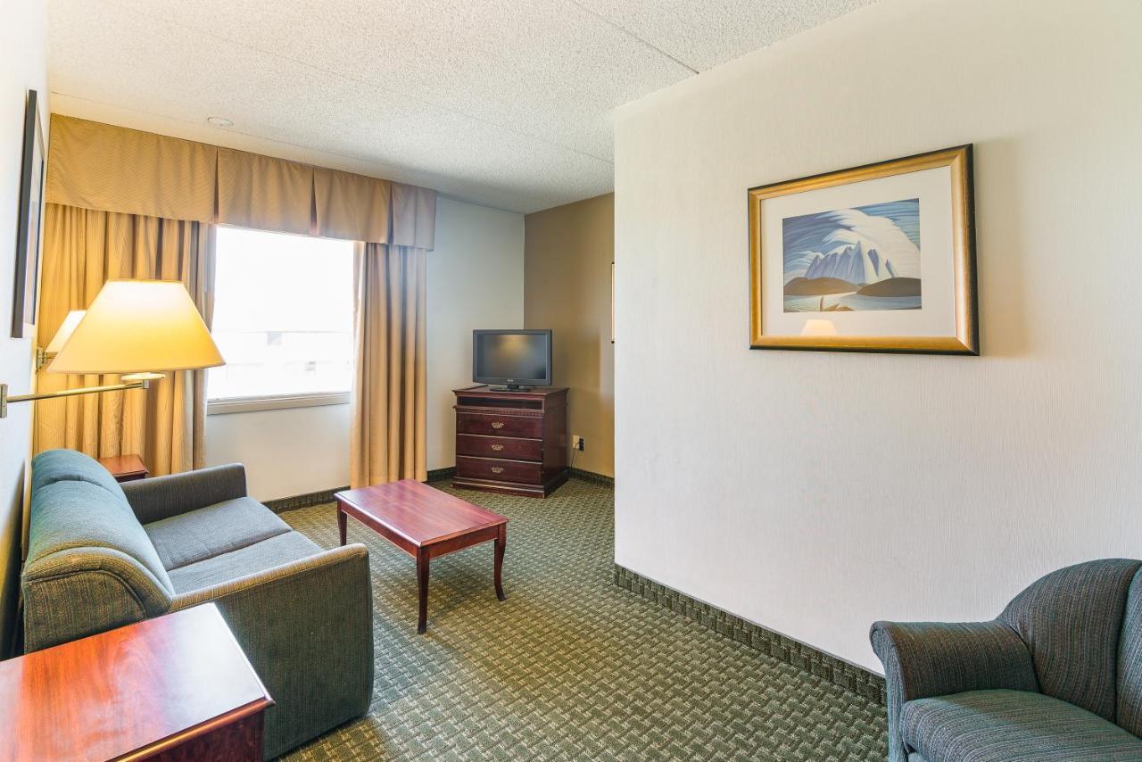 Ramada By Wyndham Thunder Bay Airlane Hotel Екстер'єр фото